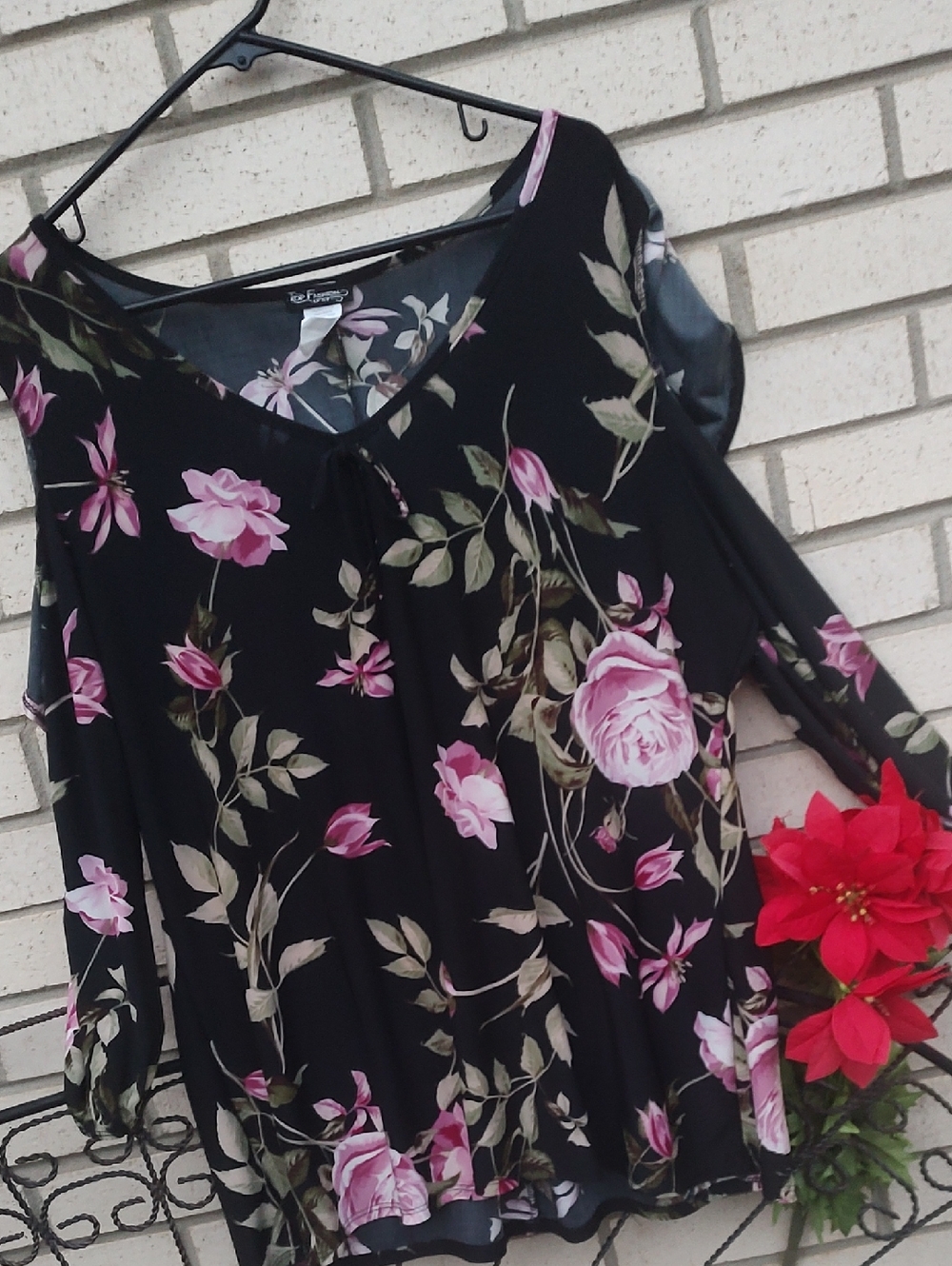 Black Top/Pink Roses - Picture 3 of 4